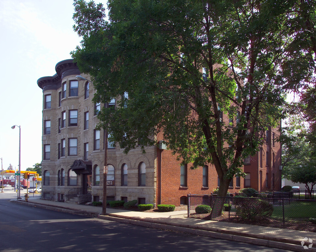 Building Photo - 573 State St