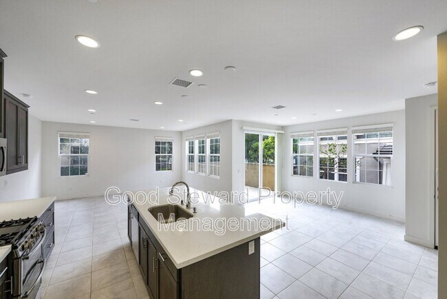 Foto del edificio - 4387 Avocado Grove Ln