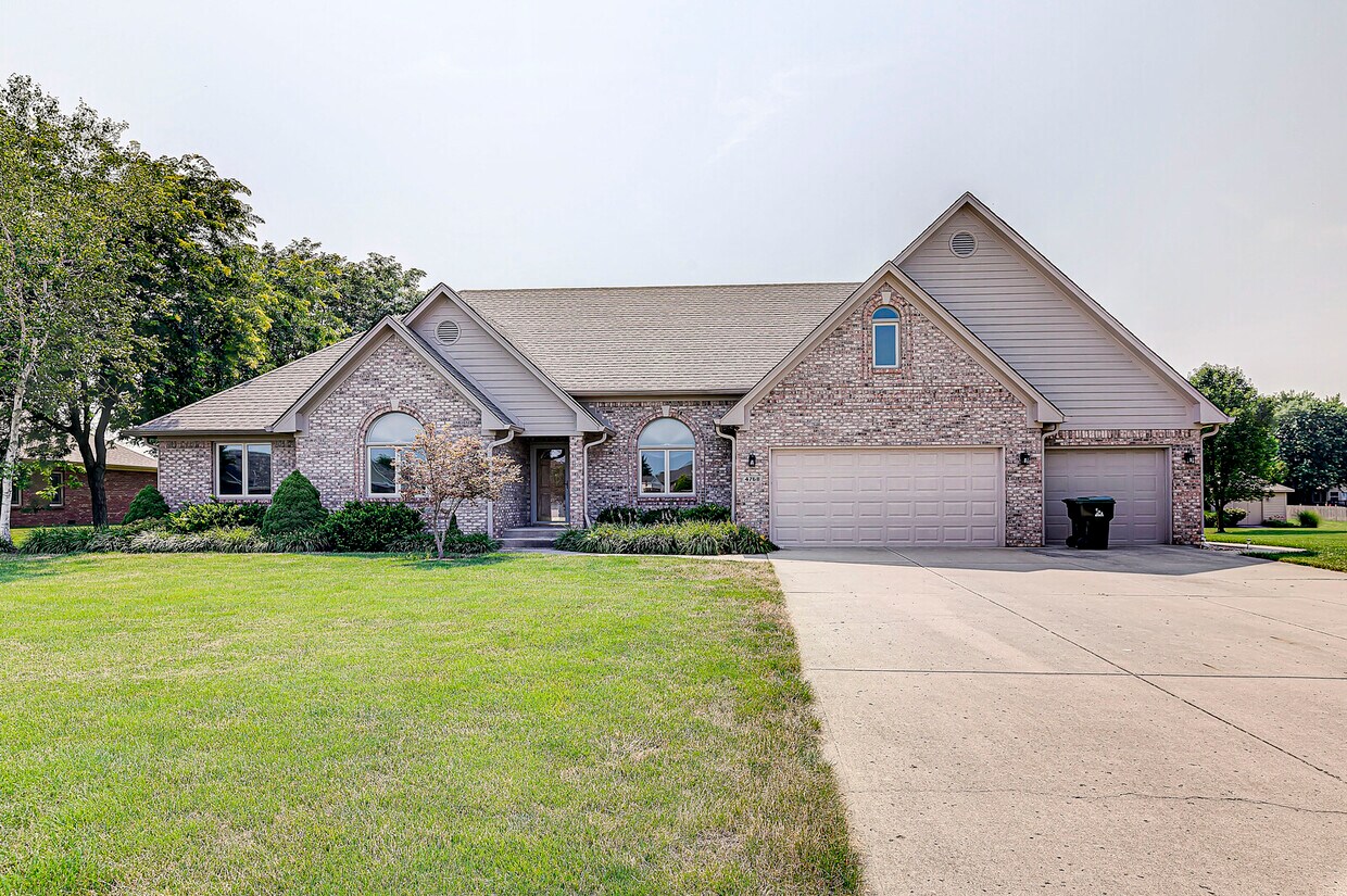 4768 S Grassy Ct, New Palestine, IN 46163 House Rental in New