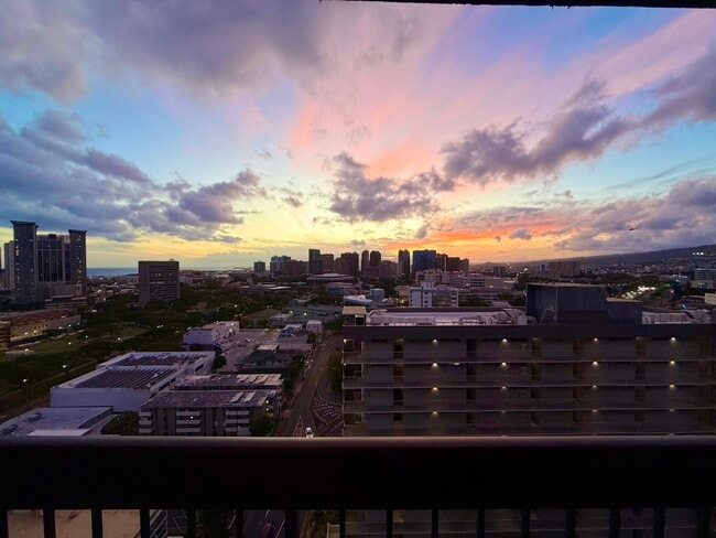 Amazing sunsets to welcome you home! - 775 Kinalau Pl