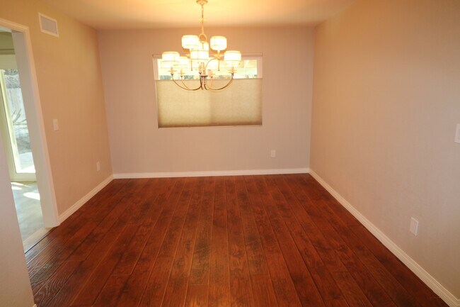 Building Photo - 9521 Gladbeck Ave