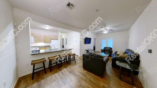 Foto del edificio - 4 Bed 4 Bath Ground Floor Condo