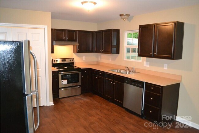 Building Photo - 2919 Archdale Dr