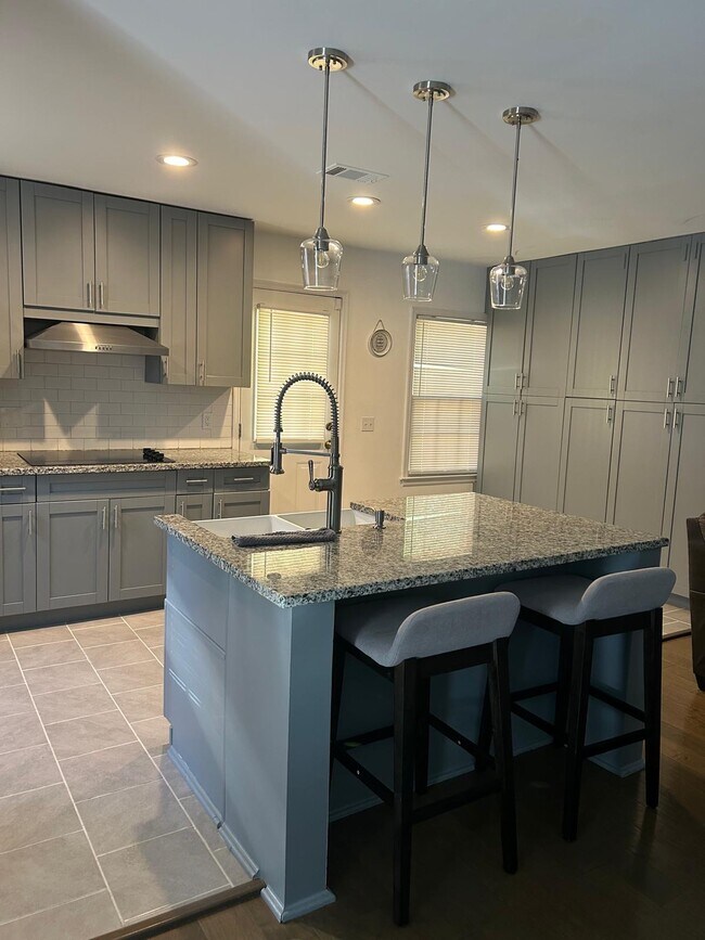 Foto del edificio - 213 Sutton Way