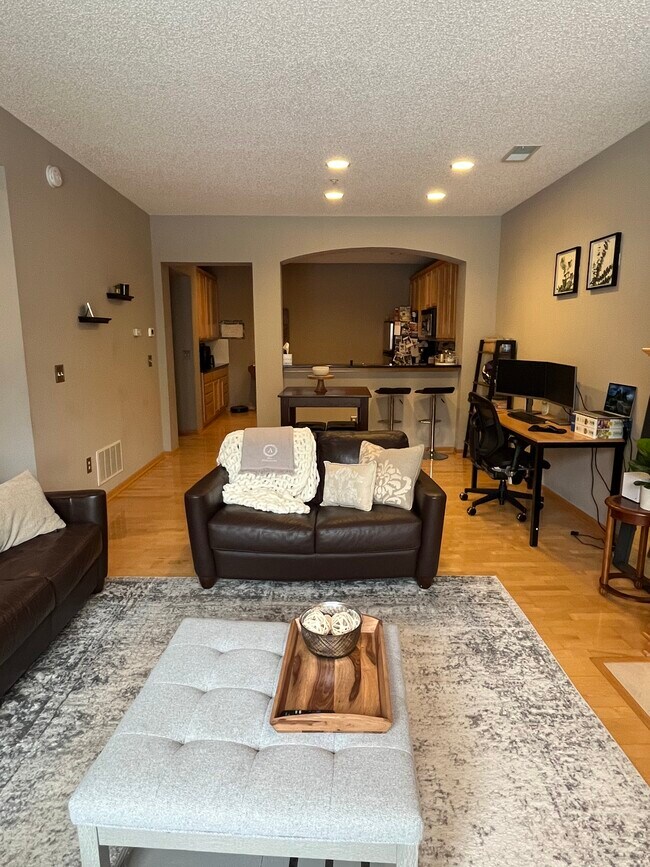 sala de estar - 1510 Zarthan Ave S. #105