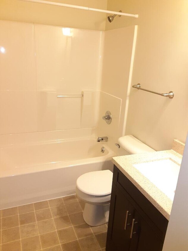 Bathroom - 465 W Griswold St
