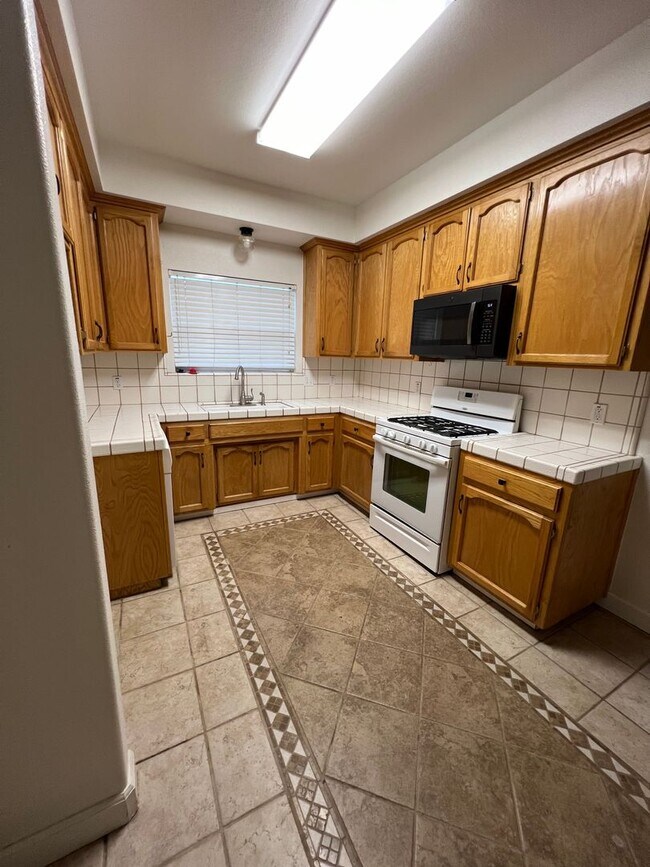 Foto del edificio - 1181 JOY CT - 3 BEDROOM 2 1/2 BATH - EXETER