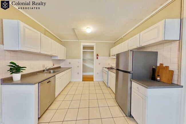 Building Photo - 72 Egmont St