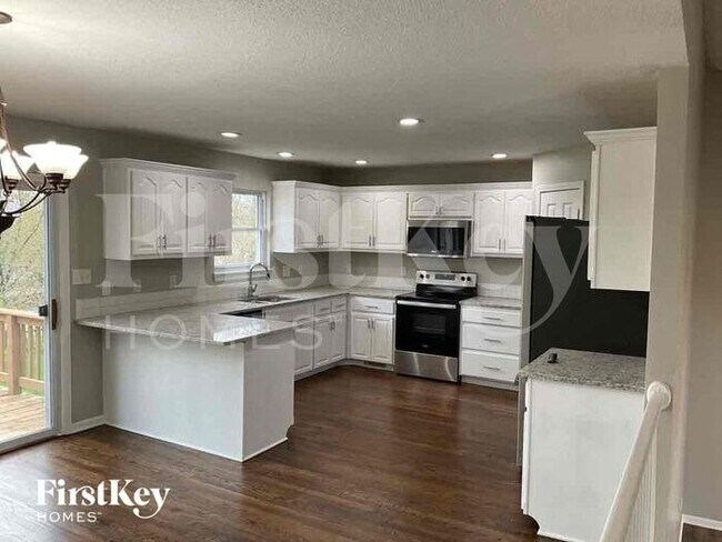 Building Photo - 904 E Madelyn Dr