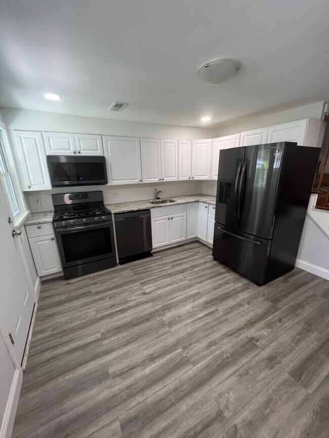 Building Photo - 4707 Chatford Ave
