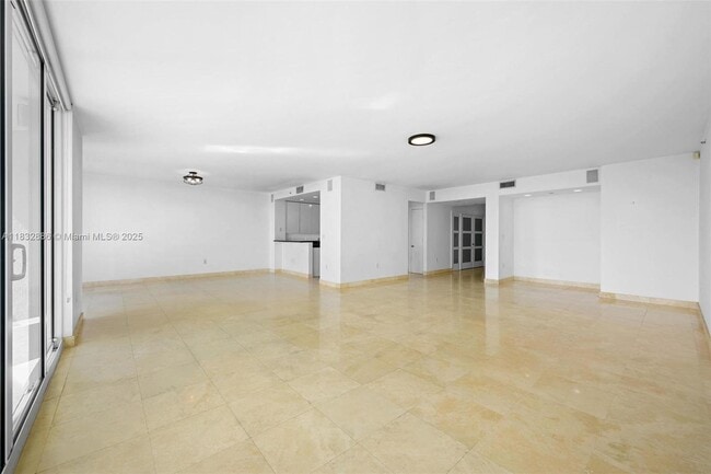 Building Photo - 20201 E Country Club Dr