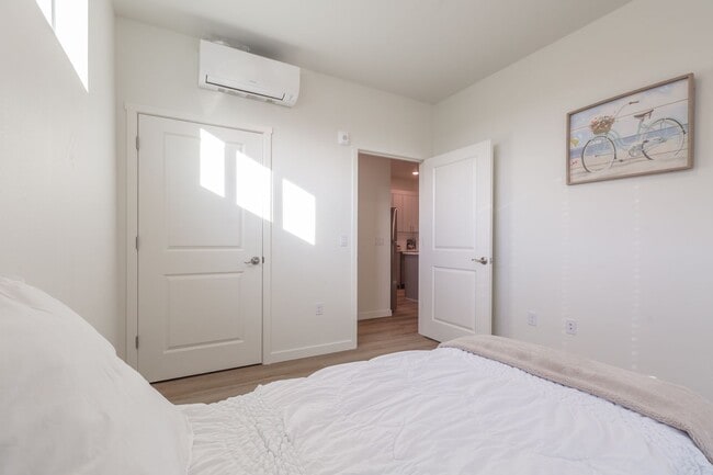 Interior Photo - Urban 33