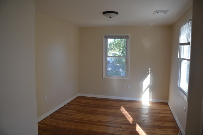 BR 1 - 710 Monmouth Pkwy