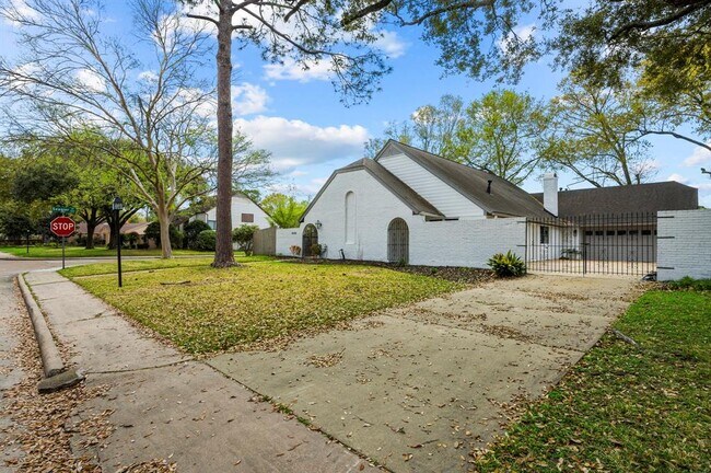 Foto del edificio - 10203 Meadow Lake Ln