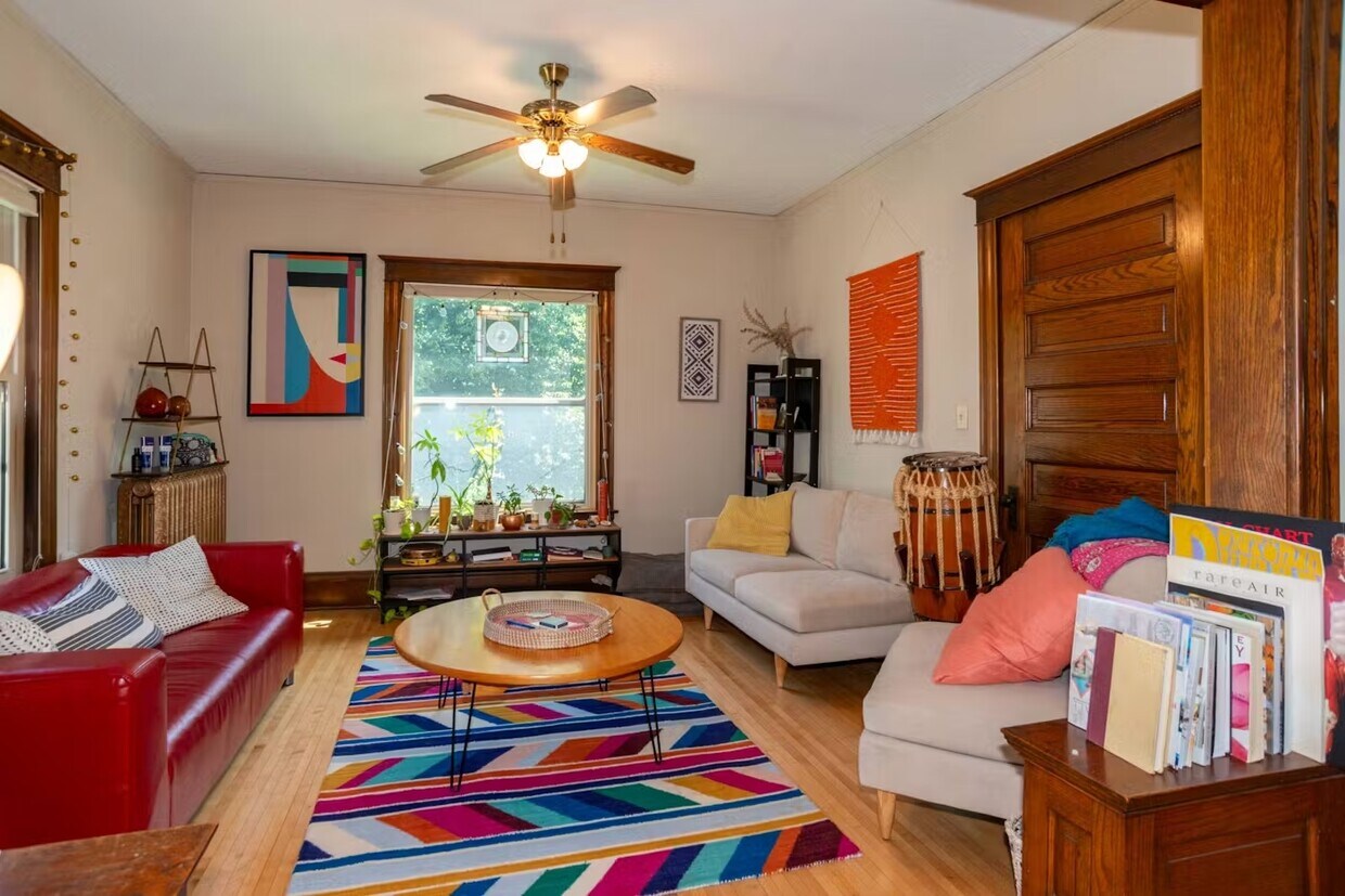 Foto principal - 3216 15th Ave S