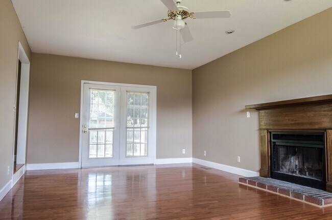 Foto del edificio - Dog Friendly Two Story with Fenced Yard!