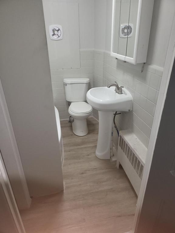 Foto principal - 338 W 2nd St