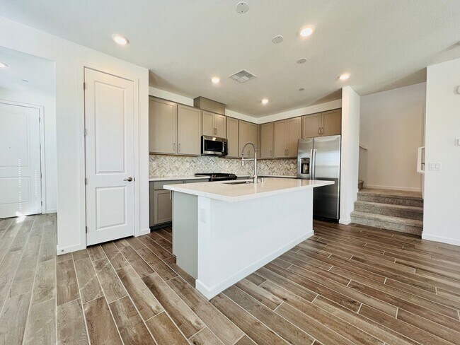 Building Photo - s 4 bedroom 2.5 Bathrooms with Loft, home ...