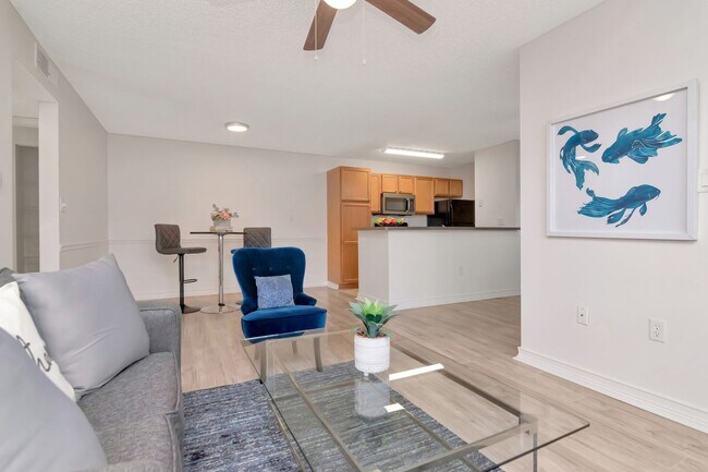 Foto del edificio - Ground Floor 1 BR + Den in Brandon with Resort Amenities