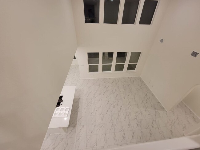 Building Photo - Spacious 5BR House in Leander