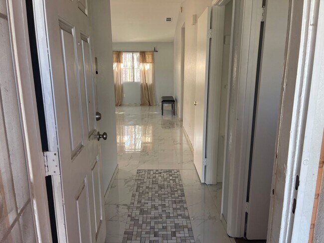 Foto del edificio - First Month Free!! 3-Bedroom Home
