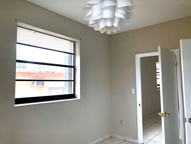 Foto del edificio - 845 SW 4th St
