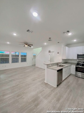 Building Photo - 6910 Crestway Rd