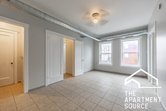 Foto del edificio - 2712 N Milwaukee Ave