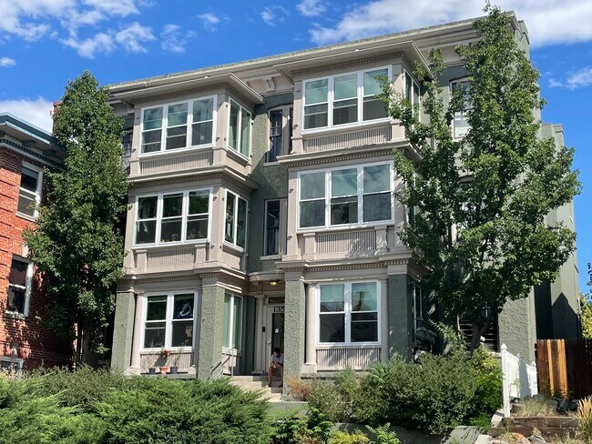 Foto del edificio - 1358 N Ogden St