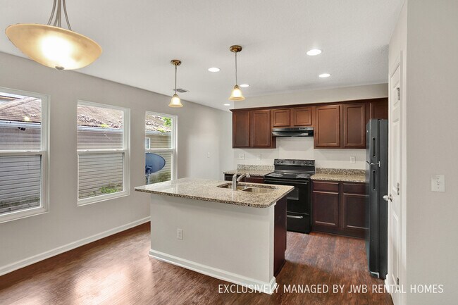 Building Photo - 1229 Pangola Dr