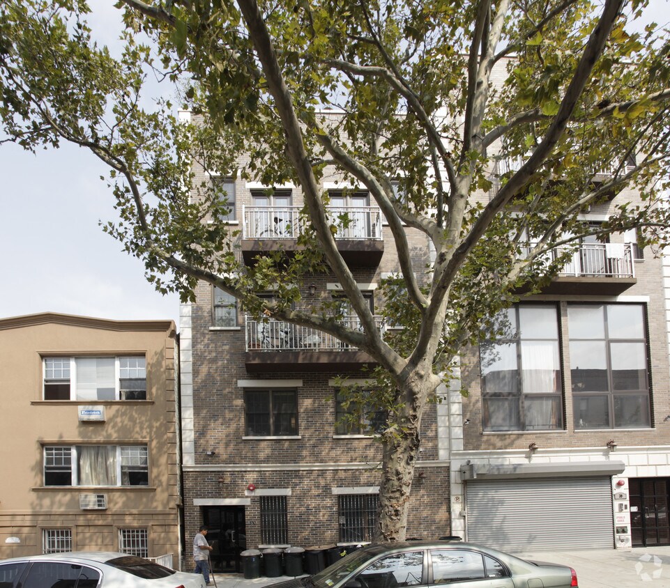 Building Photo - 37 Conselyea St
