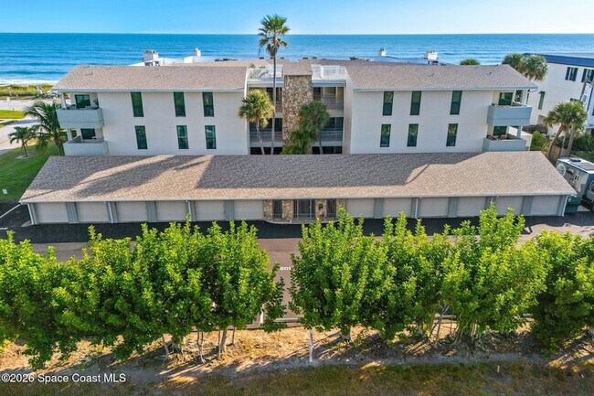 Building Photo - 700 Wave Crest Ave