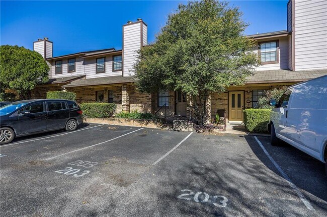 Foto del edificio - 7800 Northcrest Blvd