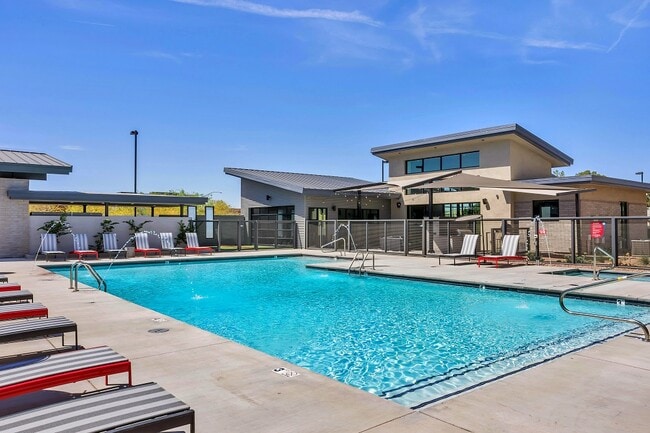 Foto del edificio - The Premiere at Dana Park