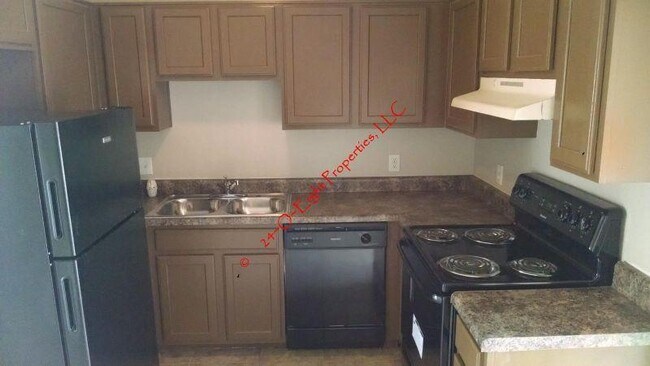 Building Photo - 1451 N Sycamore Blvd #2