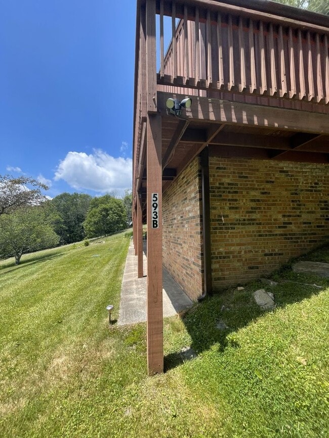 Photo - 593 Pinnacle Dr House