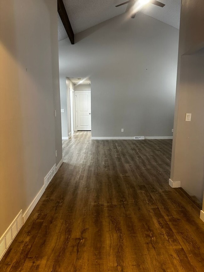 Foto del edificio - Stunning 3 bedroom AVAILABLE NOW!