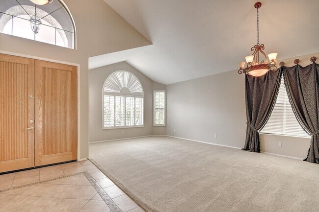 Building Photo - 1567 E Carob Dr