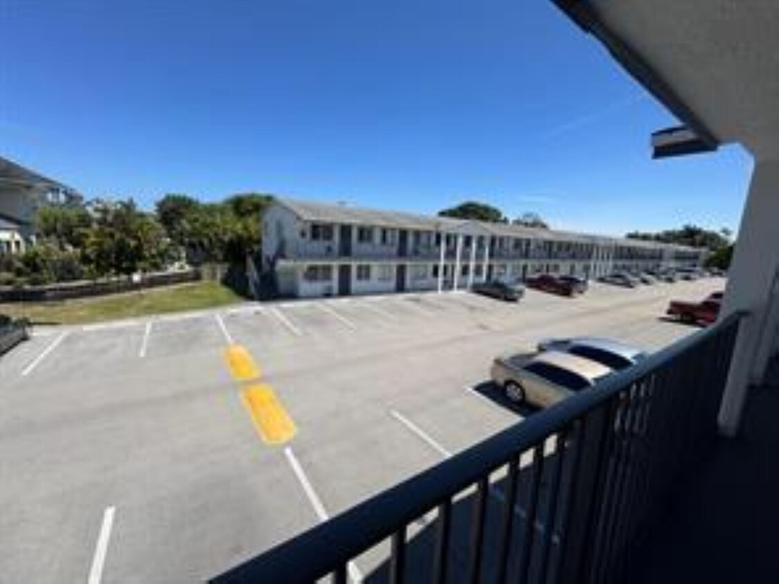 Foto principal - 1812 E Oakland Park Blvd