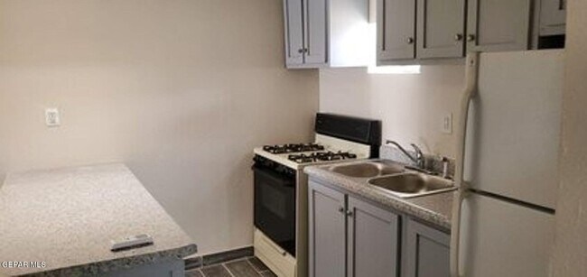 Foto del edificio - 7182 Ponce Dr