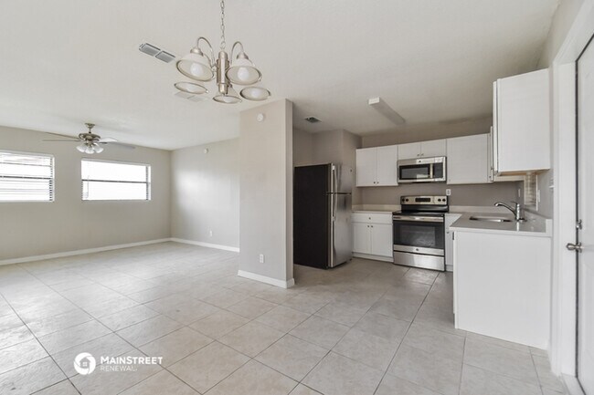 Building Photo - 7402 Pomelo Dr