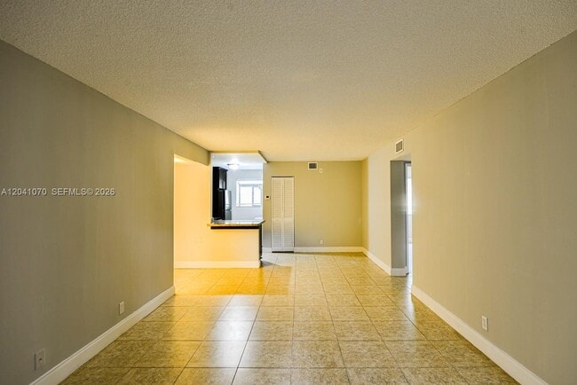 Foto del edificio - 703 Gardens Dr