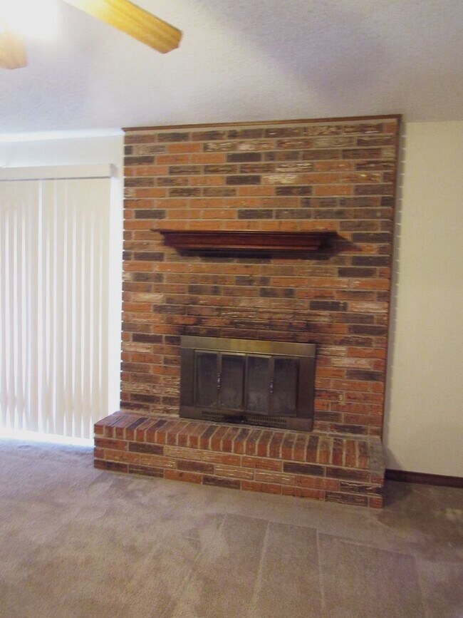 Building Photo - 207 E Hogan Dr