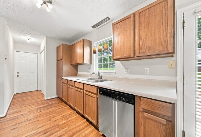 Building Photo - Charming Newton Ranch: 3BR/2BA with Garage & Large Yard