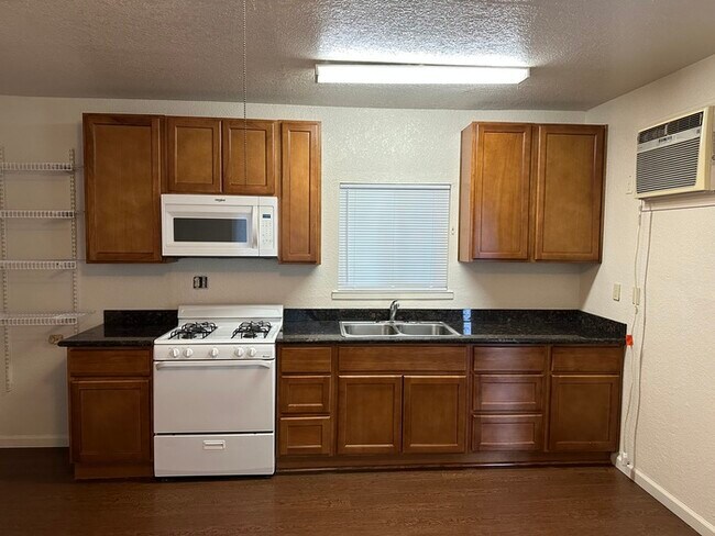 Building Photo - Stockton 3 Bedroom 1 Bathroom home