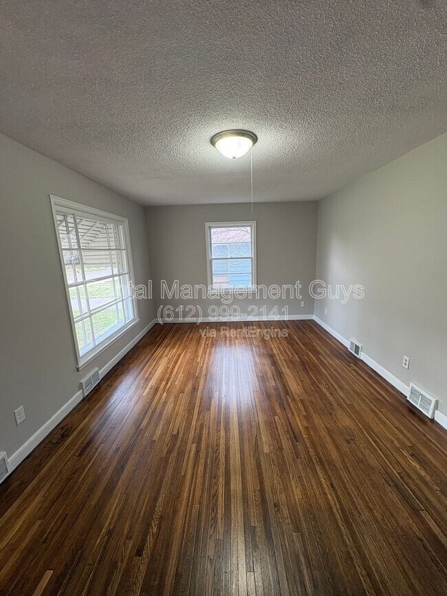 Foto del edificio - 4534 Zane Ave N
