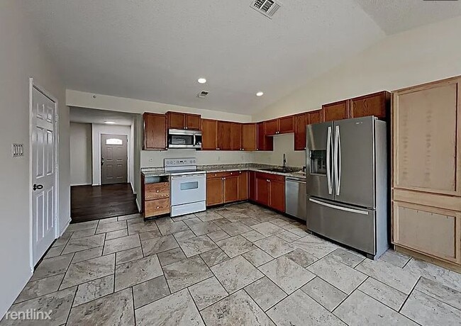 Building Photo - 4 br, 2 bath House - 761 Meadowlark Dr 761...