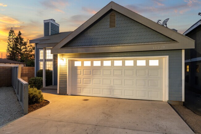 Foto del edificio - 15229 Freeman Ave