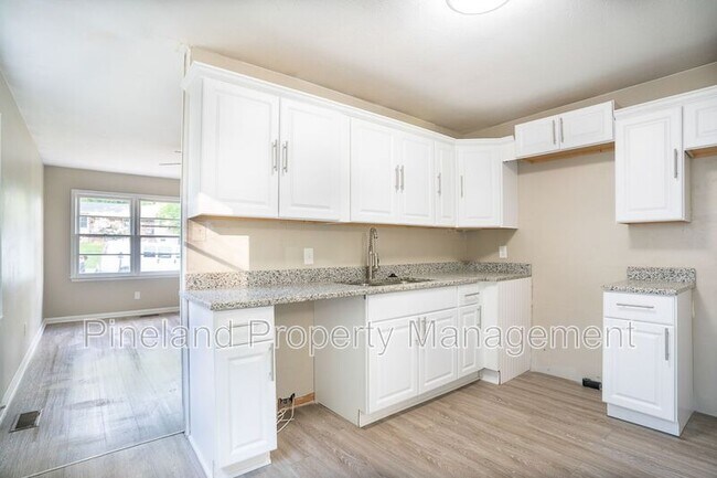 Foto del edificio - 817 Isley St