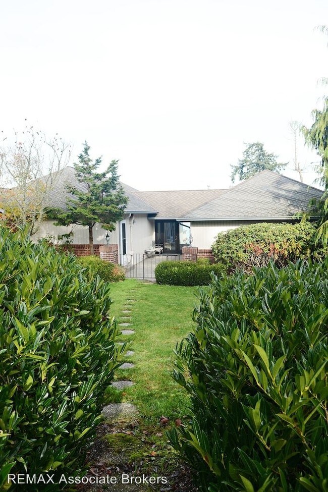 Building Photo - 4 br, 3.5 bath House - 709 Tillicum Way